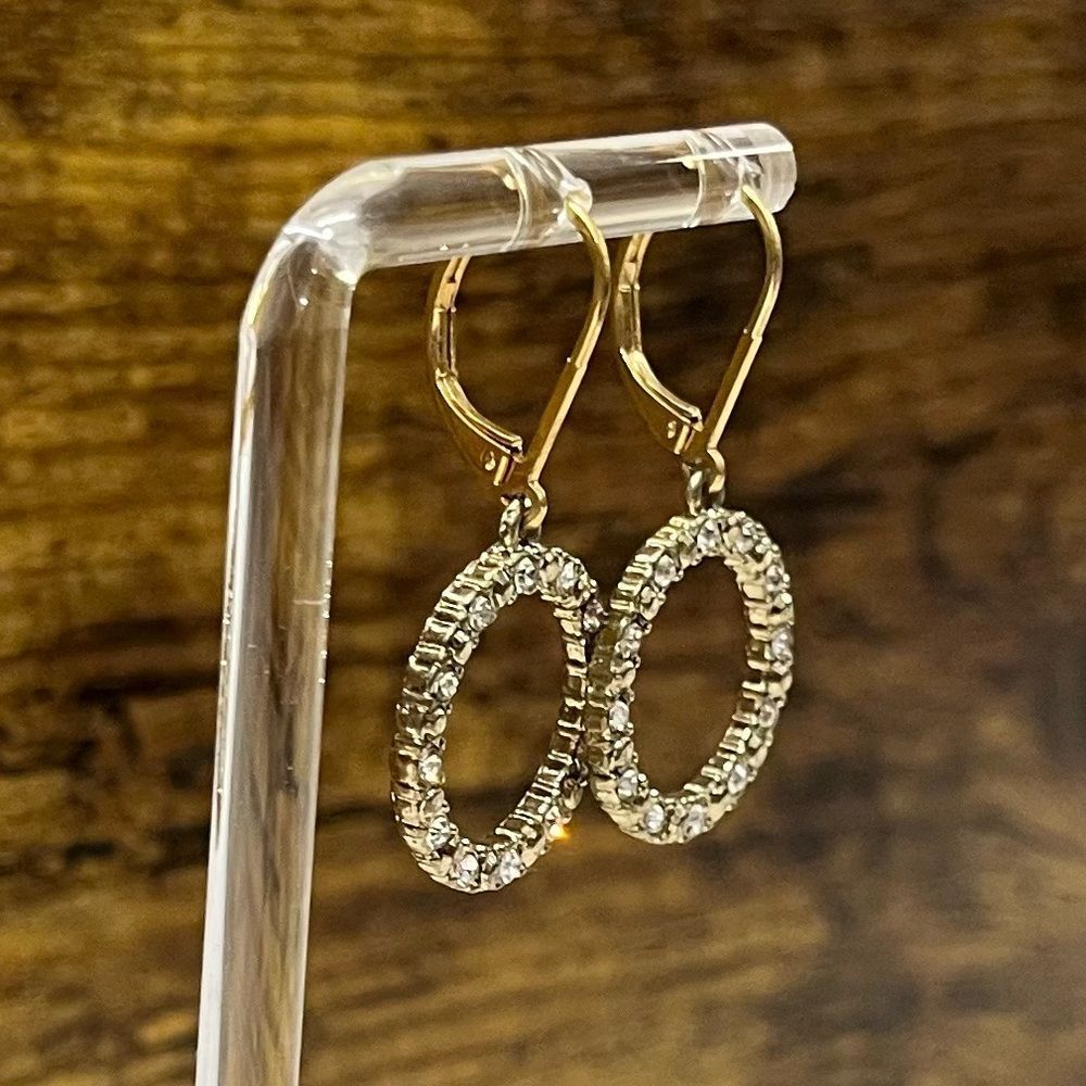 Stunning Dangling Earrings - Picture 1 of 8